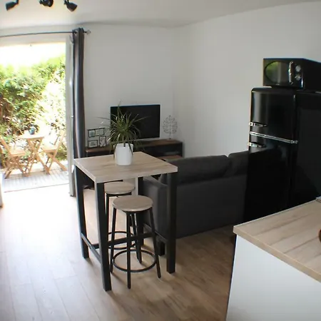 Apartment Charmant Studio